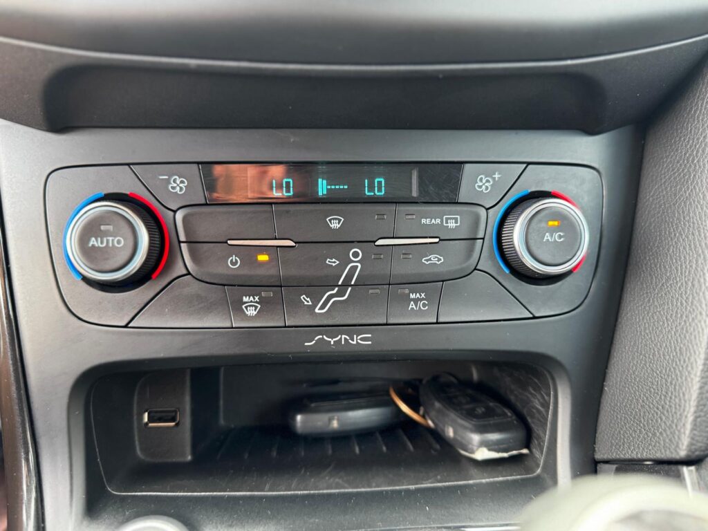 ford focus titanium