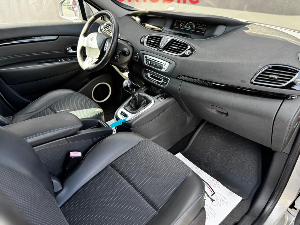 renault scenic prestige